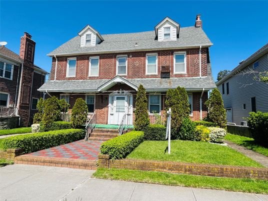 Exterior, Facade, Brick Facade, Georgian