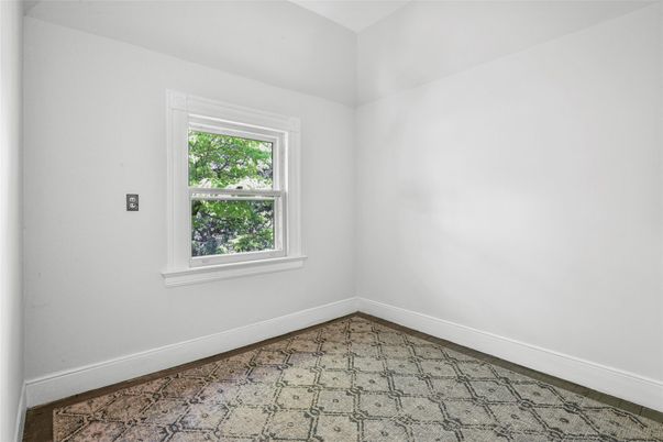 Empty room, Interior