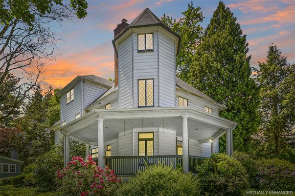 Exterior, Facade, Queen Anne Victorian