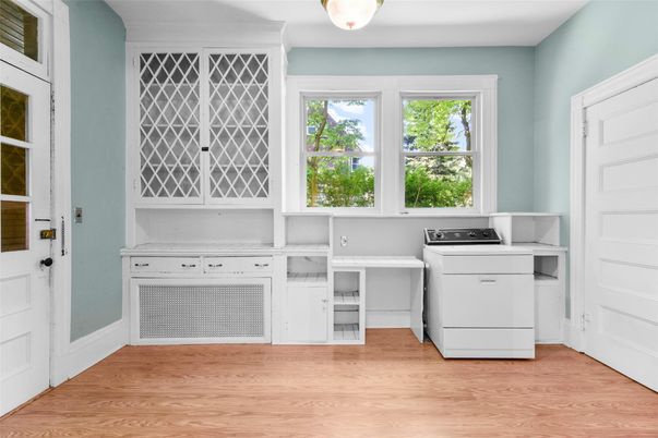 Interior, Washer, Wood Texture Flooring