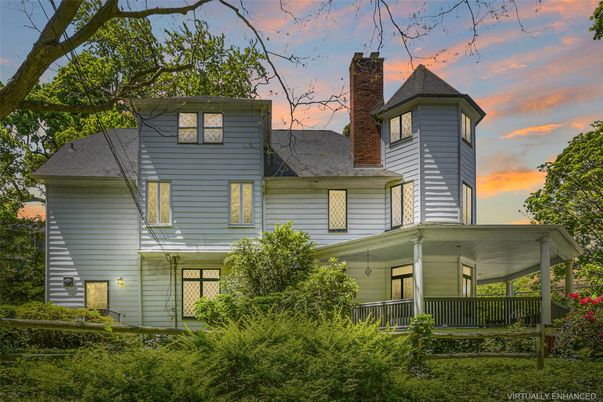 Exterior, Facade, Queen Anne Victorian
