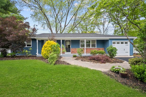 Attached, Exterior, Facade, Ranch