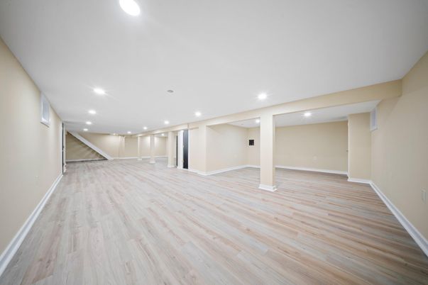 Empty room, Interior, Recessed Lighting, Wood Texture Flooring
