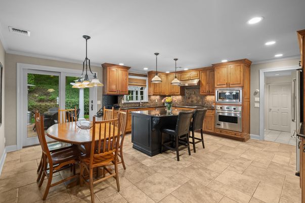 Dining room, Interior, Kitchen, Pendant Lights, Recessed Lighting, Stainless Steel Appliances