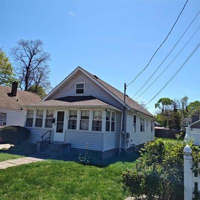 Exterior, Facade, Queen Anne Victorian