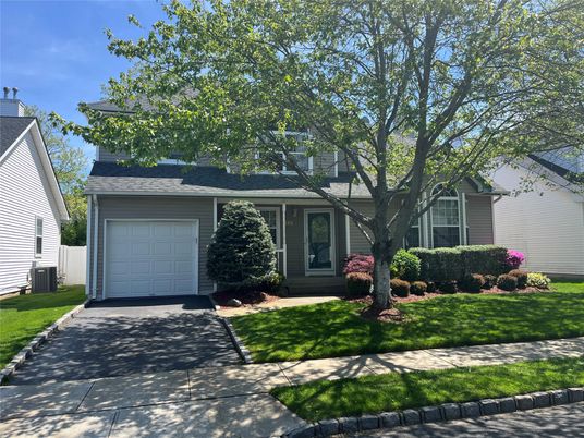 Attached, Exterior, Facade, Cape Cod
