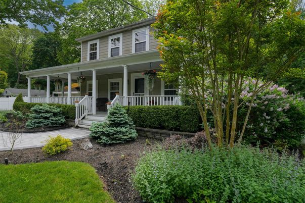Exterior, Facade, American Foursquare