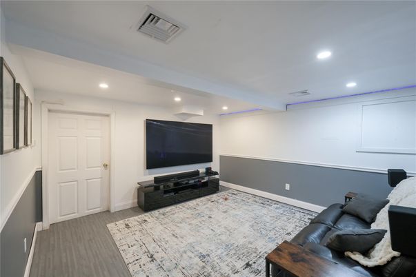Interior, Recessed Lighting, Wood Texture Flooring