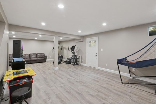 Fitness Equipment, Interior, Recessed Lighting, Wood Texture Flooring