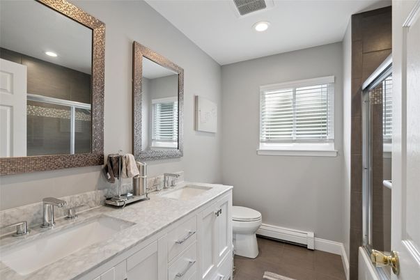 Bathroom, Dual Sink Vanities, Interior, Recessed Lighting