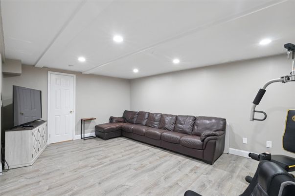 Fitness Equipment, Interior, Recessed Lighting, Wood Texture Flooring