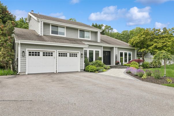 Attached, Exterior, Facade, Ranch
