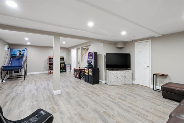 Interior, Recessed Lighting, Wood Texture Flooring