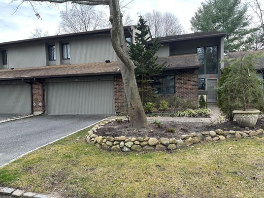 Attached, Exterior, Facade, Brick Facade, Raised Ranch