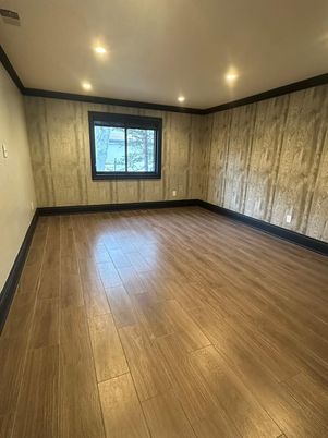 Empty room, Interior, Recessed Lighting, Wood Texture Flooring