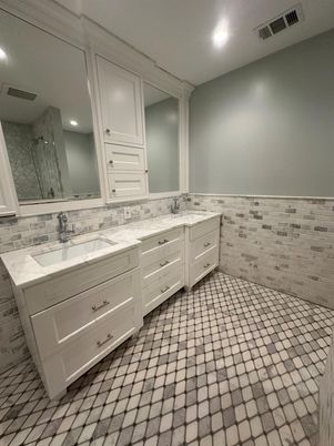 Bathroom, Dual Sink Vanities, Interior, Recessed Lighting
