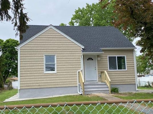 Exterior, Facade, Cape Cod