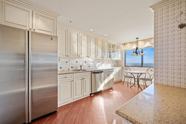Chandelier, Dining room, Interior, Kitchen, Pendant Lights, Recessed Lighting, Stainless Steel Appliances, Wood Texture Flooring