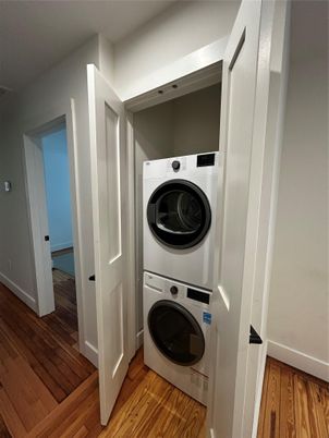 Interior, Utility Closets, Washer, Wood Texture Flooring