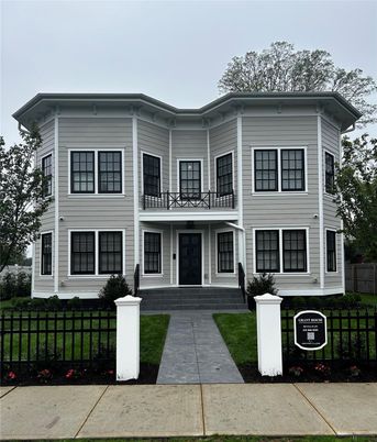 Exterior, Facade, Rowhouse