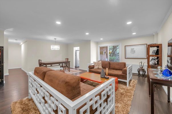 Chandelier, Dining room, Interior, Living room, Recessed Lighting, Wood Texture Flooring