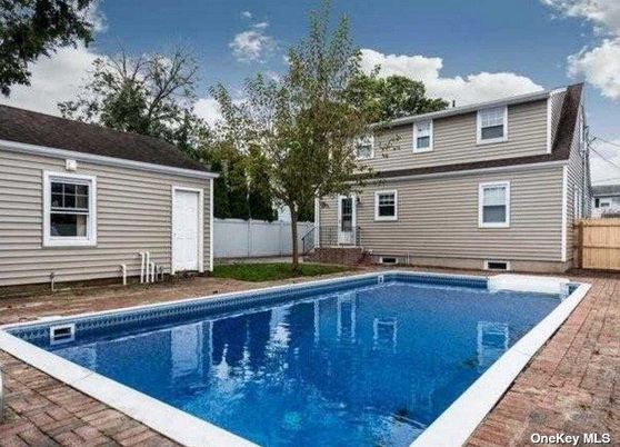 Exterior, Pool