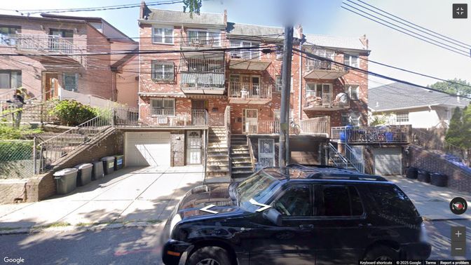 Exterior, Facade, Brick Facade, Rowhouse