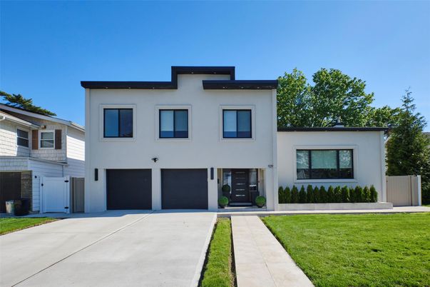 Attached, Exterior, Facade, Modern