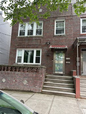 Exterior, Facade, Brick Facade, Rowhouse