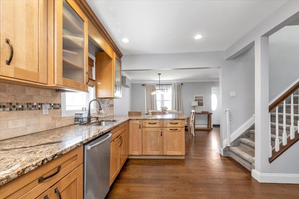 Dining room, Interior, Kitchen, Pendant Lights, Recessed Lighting, Wood Texture Flooring