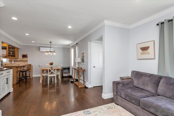 Dining room, Interior, Kitchen, Pendant Lights, Recessed Lighting, Wood Texture Flooring