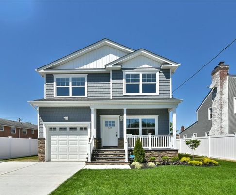 Attached, Exterior, Facade, American Craftsman