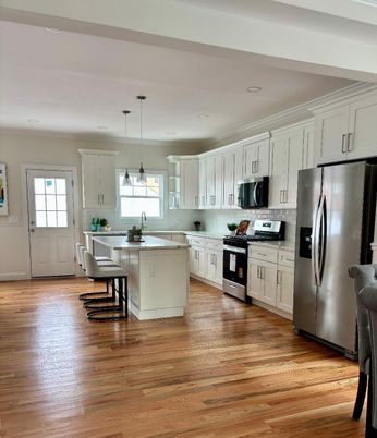 Dining room, Interior, Kitchen, Pendant Lights, Recessed Lighting, Stainless Steel Appliances, Wood Texture Flooring