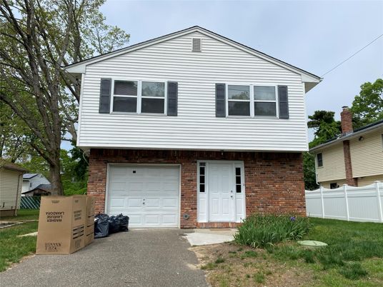 Attached, Exterior, Facade, Brick Facade, Split Level