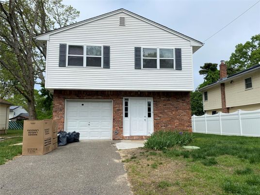 Attached, Exterior, Facade, Brick Facade, Split Level