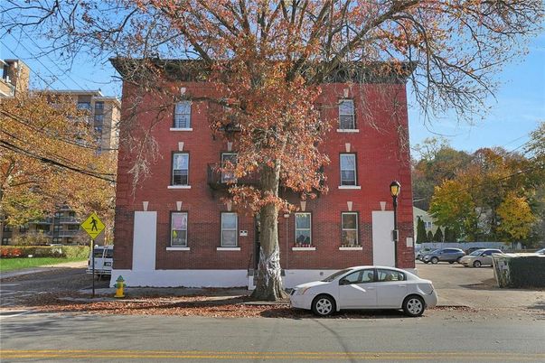 Exterior, Facade, Brick Facade, Rowhouse