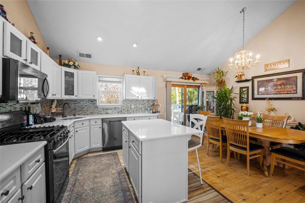 Chandelier, Dining room, Interior, Kitchen, Pendant Lights, Recessed Lighting, Wood Texture Flooring