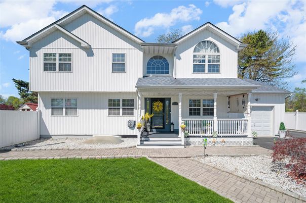 Attached, Exterior, Facade, Farmhouse