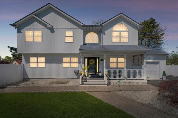 Attached, Exterior, Facade, Farmhouse