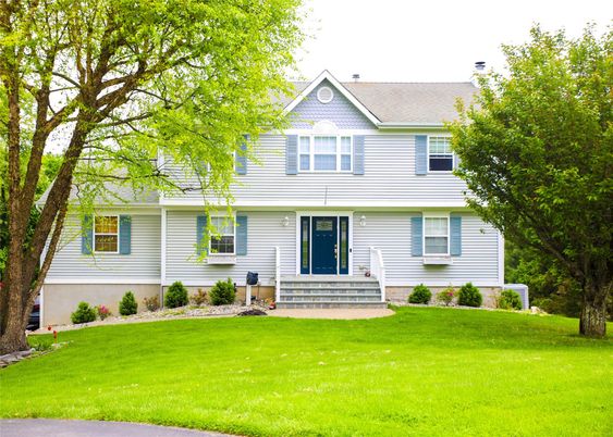 Exterior, Facade, Farmhouse