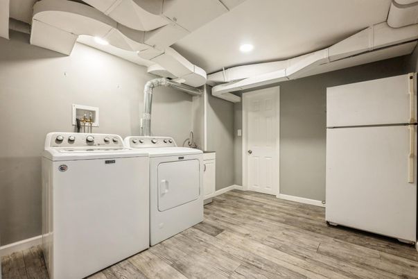 Interior, Recessed Lighting, Washer, Wood Texture Flooring