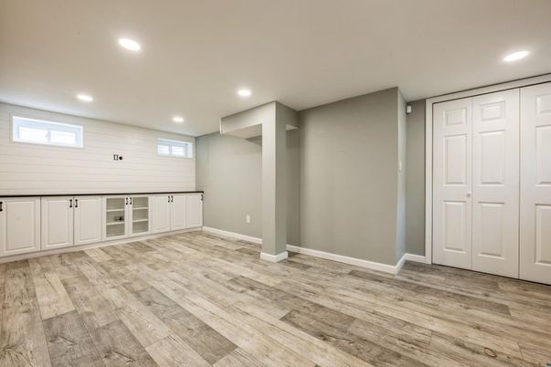 Empty room, Interior, Recessed Lighting, Wood Texture Flooring
