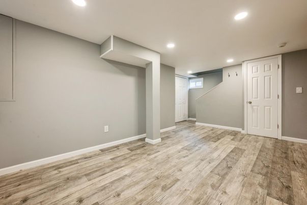 Empty room, Interior, Recessed Lighting, Wood Texture Flooring