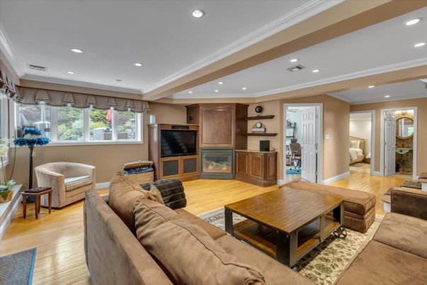 Interior, Living room, Recessed Lighting, Wood Texture Flooring