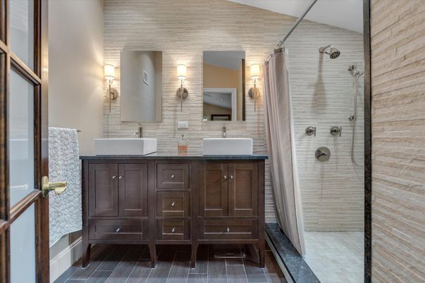 Bathroom, Dual Sink Vanities, Interior