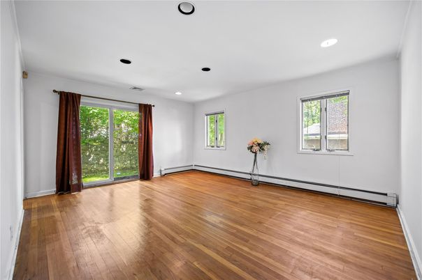 Empty room, Interior, Recessed Lighting, Wood Texture Flooring