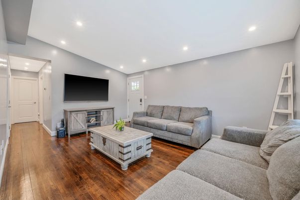 Interior, Living room, Recessed Lighting, Wood Texture Flooring