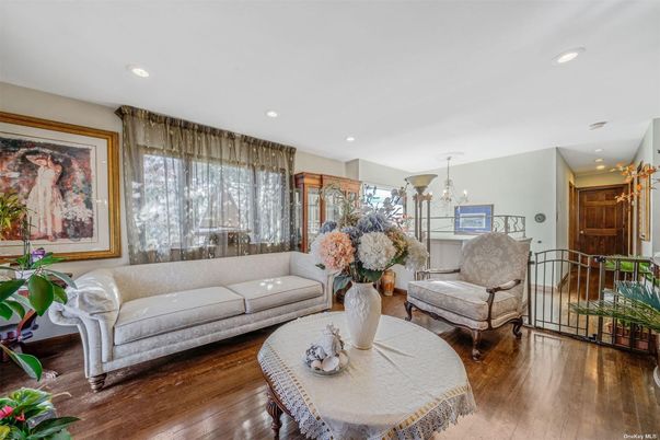 Interior, Living room, Pendant Lights, Recessed Lighting, Wood Texture Flooring