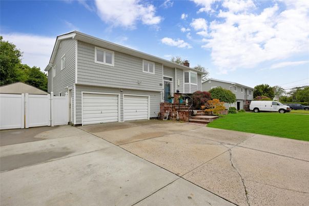 Attached, Exterior, Facade, Raised Ranch