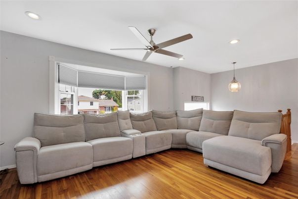 Interior, Living room, Pendant Lights, Recessed Lighting, Wood Texture Flooring